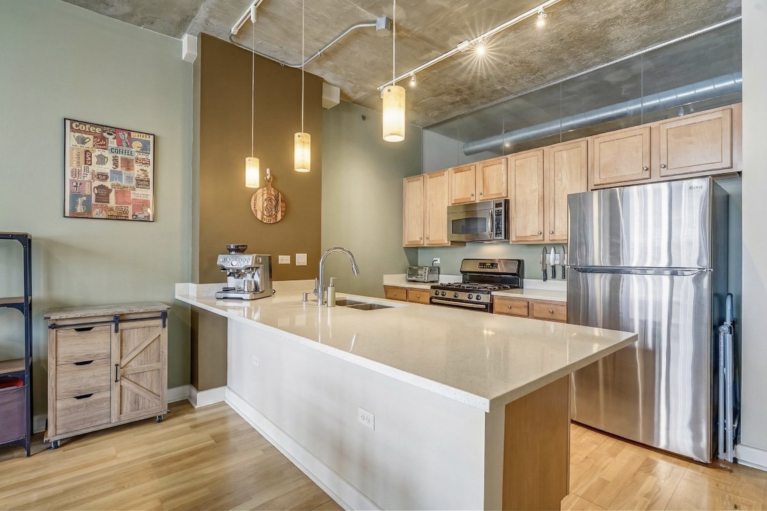 Elevated Urban Living: Skyline Views at 1305 S. Michigan #1506