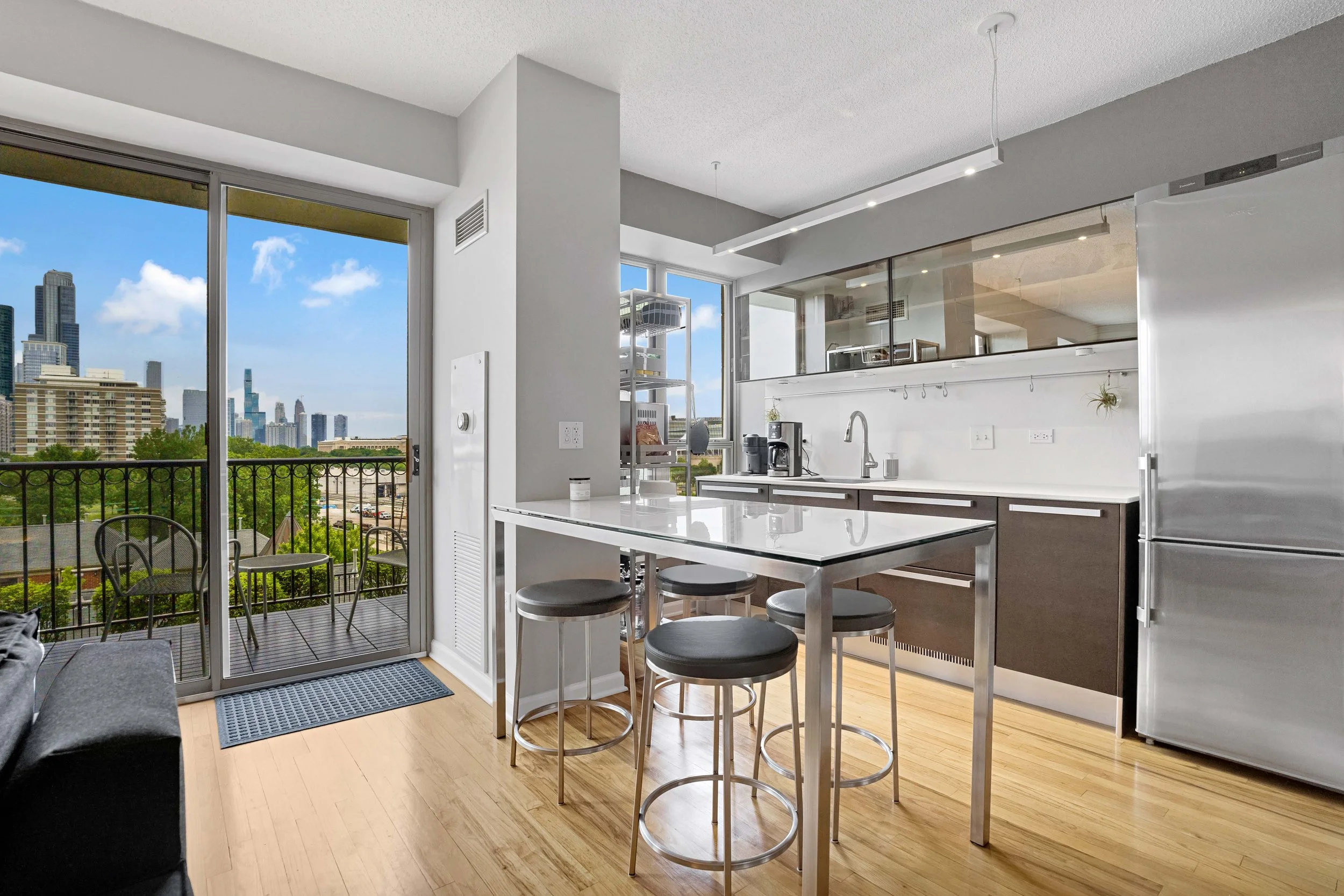 Sophisticated South Loop Prairie District Living: 1717 S. Prairie Ave. #704