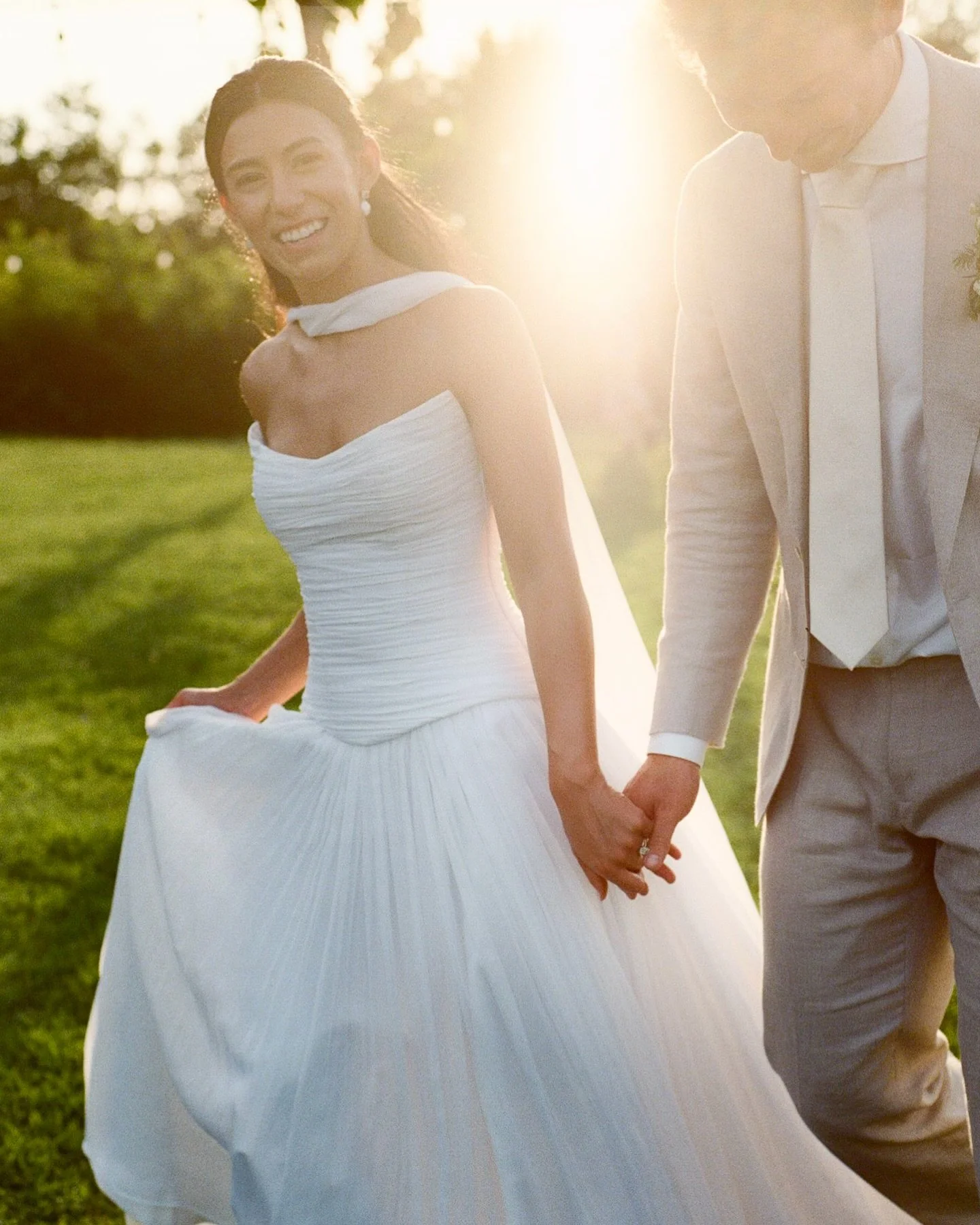 Daisy and Jared, in the last light before dinner. We went for a quiet stroll on one of the hills with the most beautiful views I&rsquo;ve seen this season &mdash; completely in love with @casascaparone