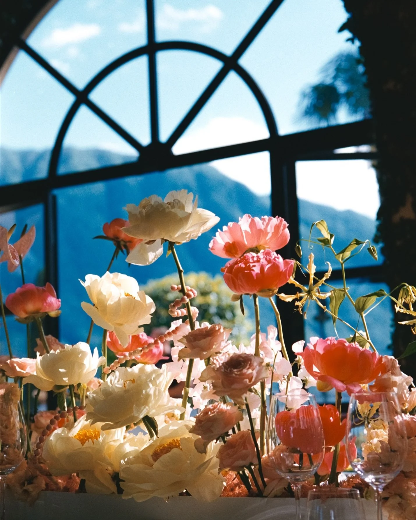 Some frames from Lymaris and Hadley's wedding at @villadelbalbianello last May. 

with @beneventplanner @ilprofumodeifiori