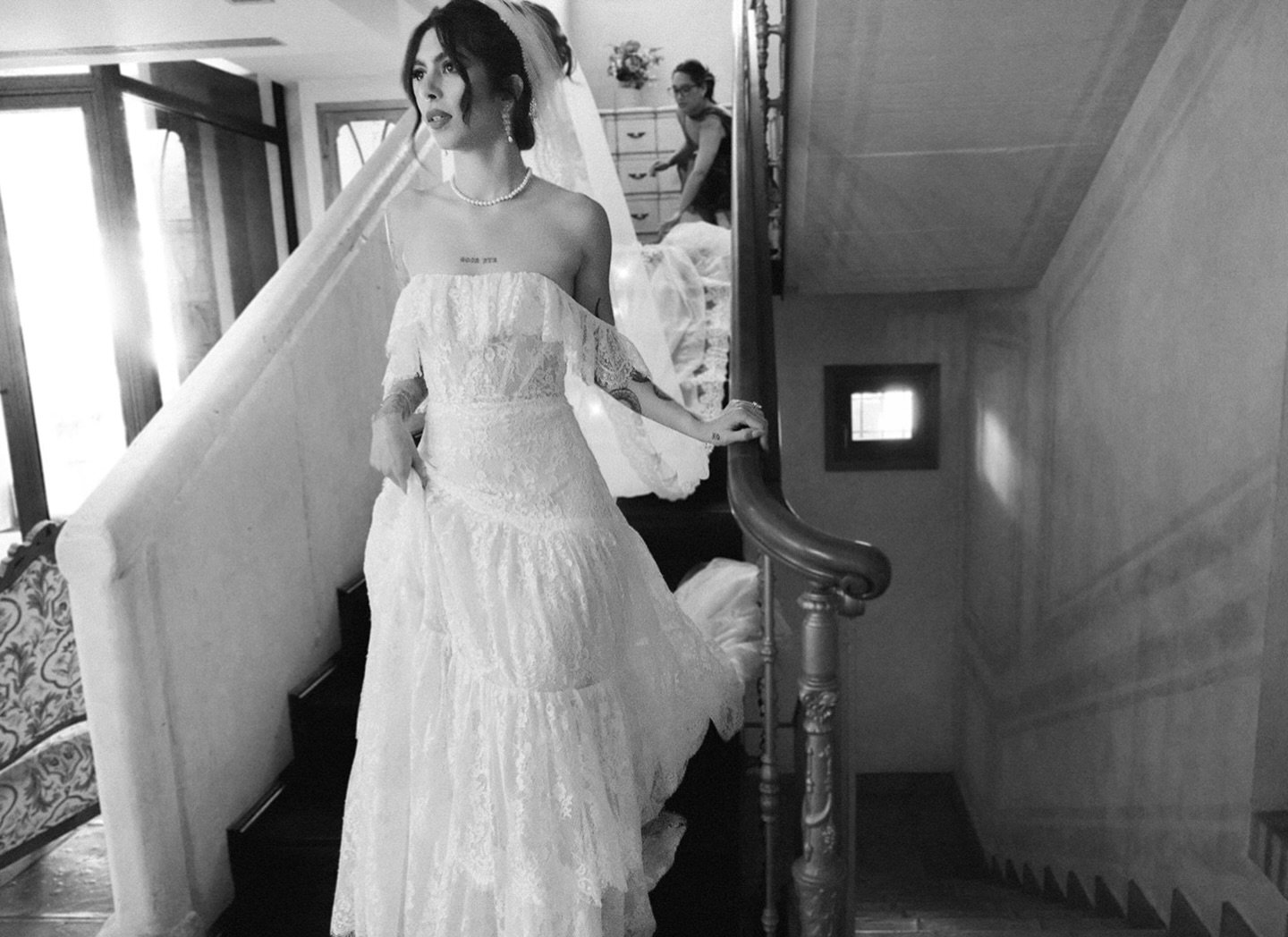 Olivia on her way to the ceremony.

at @lamozairahotel 
mua @altyn.mua