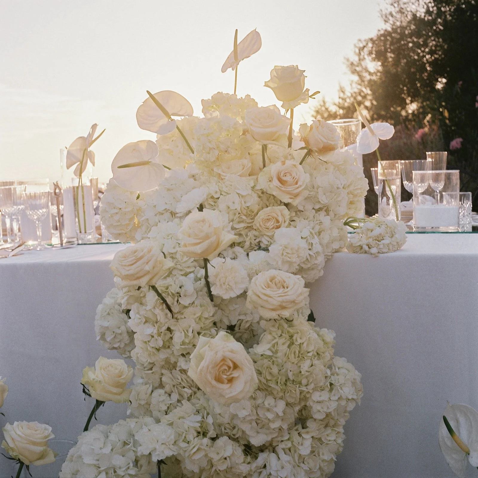 The perfect way to wrap up June ✨ A little preview.

Photography @norwud_
Perfectly organized by @cateringcinco @fitforweddings
Flowers @eltallerdeclo 
Venue @masiadematuta
V&iacute;deography @rod_and_cone