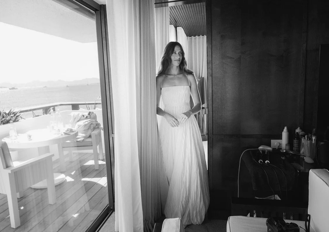 Noah arriving at Maya&rsquo;s room to see her before the ceremony. What a moment ❤️

with @mudaricreative @amore__films @alexiabigaudmorin_hmua @capdantibesbeachhotel