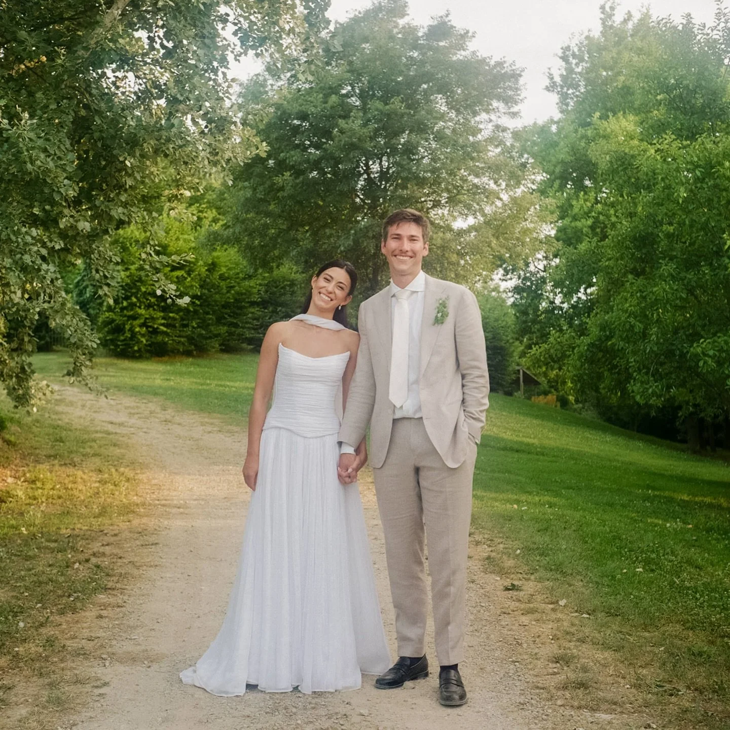 In a few hours, the year will come to an end here, and these minutes we shared with Daisy and Jared after the ceremony came to my mind.

I remember having plenty of time to photograph them, how present and engaged they were, and the quiet calm of the