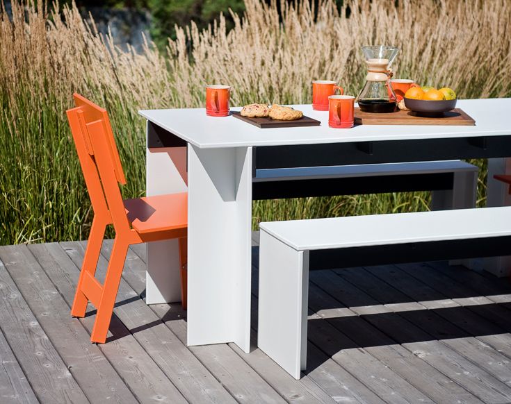 Loll Designs is affordable, super Eco-concsious (makes sense when enjoying the great outdoors) and of course, fantastic designs like this set from their Salmela collection.
