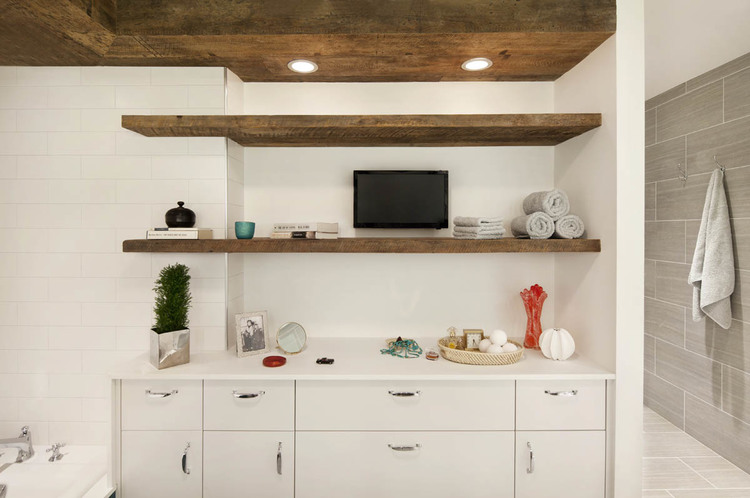 Open shelves, more storage and a flat-screen TV