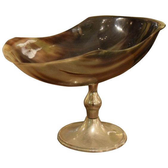 Carved horn at Viyet