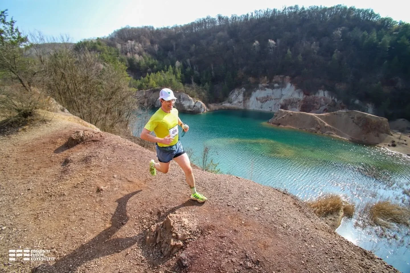 K&ouml;r besz&aacute;mol&oacute; 2/5 - Cs&aacute;szta trail, avagy a főpr&oacute;ba

Decembertől nagyon s&iacute;nen voltak az edz&eacute;sek, eg&eacute;szen &aacute;prilisig folyamatos 80-100km hetek, sok szinttel, minden h&eacute;tv&eacute;g&eacute
