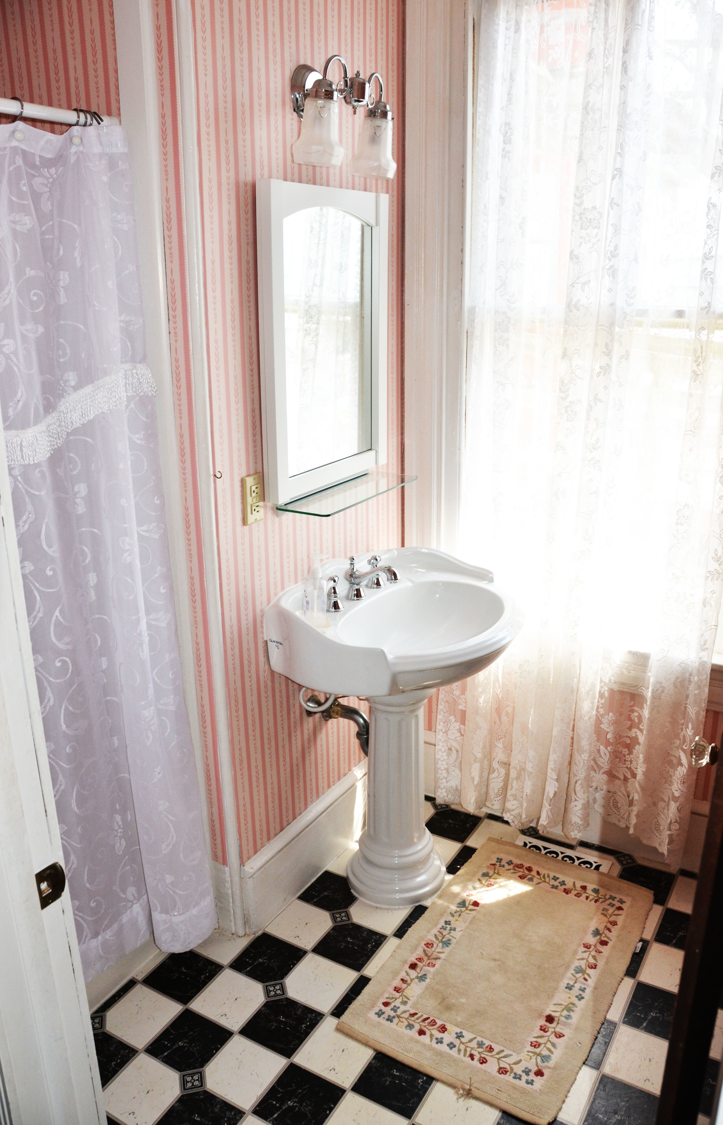 PeonySecondFloorBathroom copy.jpg