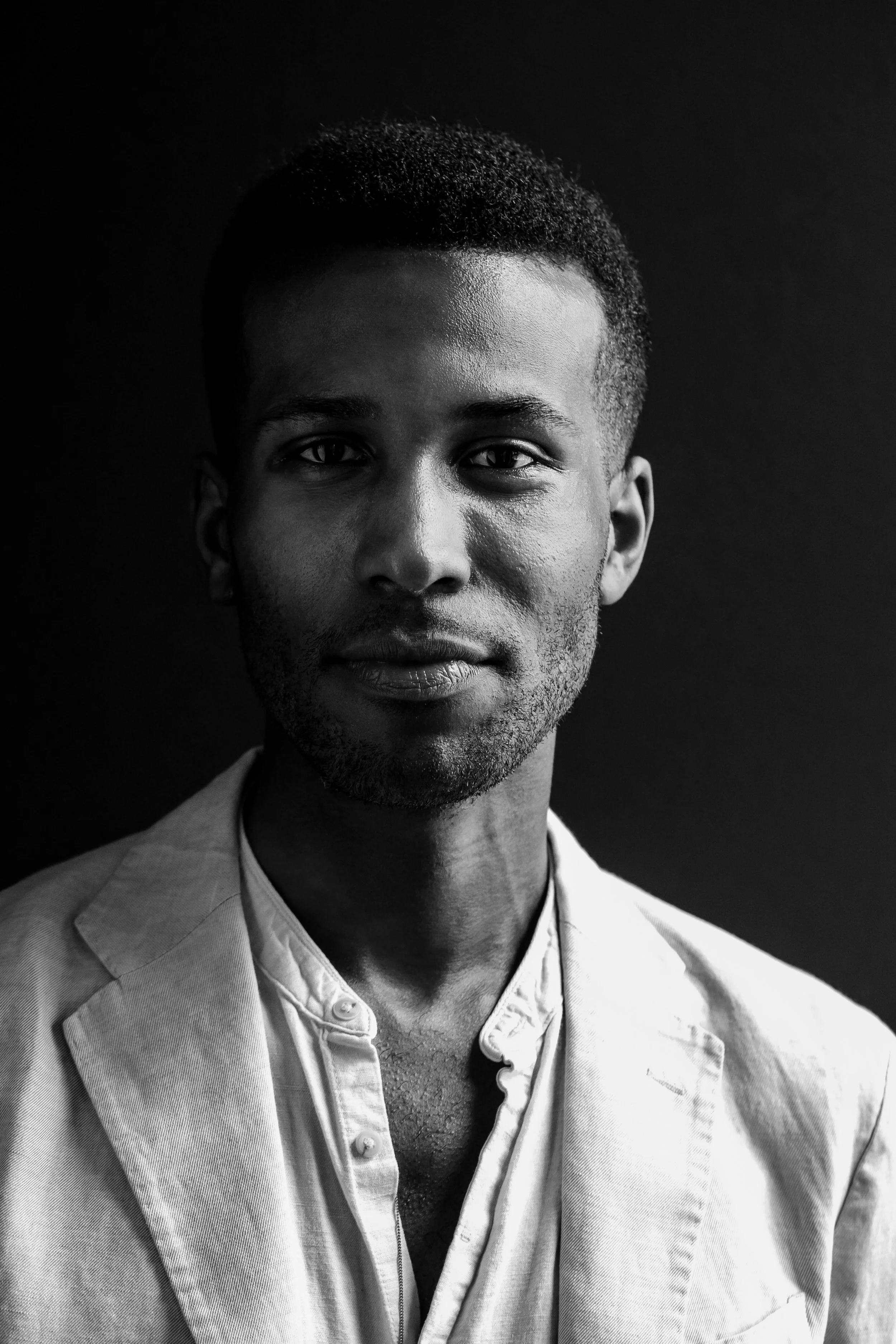 Author Photo_Aaron Robertson (credit BeowulfSheehan).jpg