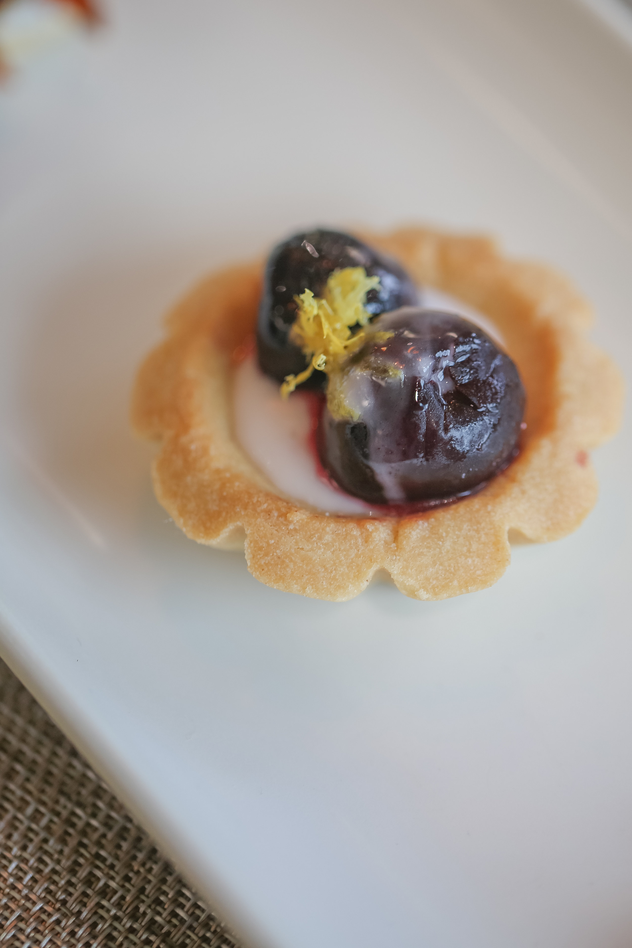 Brut Rosé Food Pairing: Red Berry Tart with Fromage Blanc and Brut Rosé Glaze