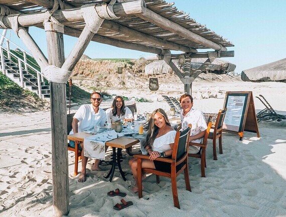 I miss sipping Pina colada with these guys! 🍍🍍🍍 

Took this photo before @matty_smith11 proposed. I arrived at the restaurant thinking we were on  a &ldquo;double date&rdquo; but they had other plans 😆💍📸

//⁣⁣⁣⁣⁣⁣⁣⁣ 
⁣⁣⁣⁣⁣⁣⁣⁣
#dametraveler #dam