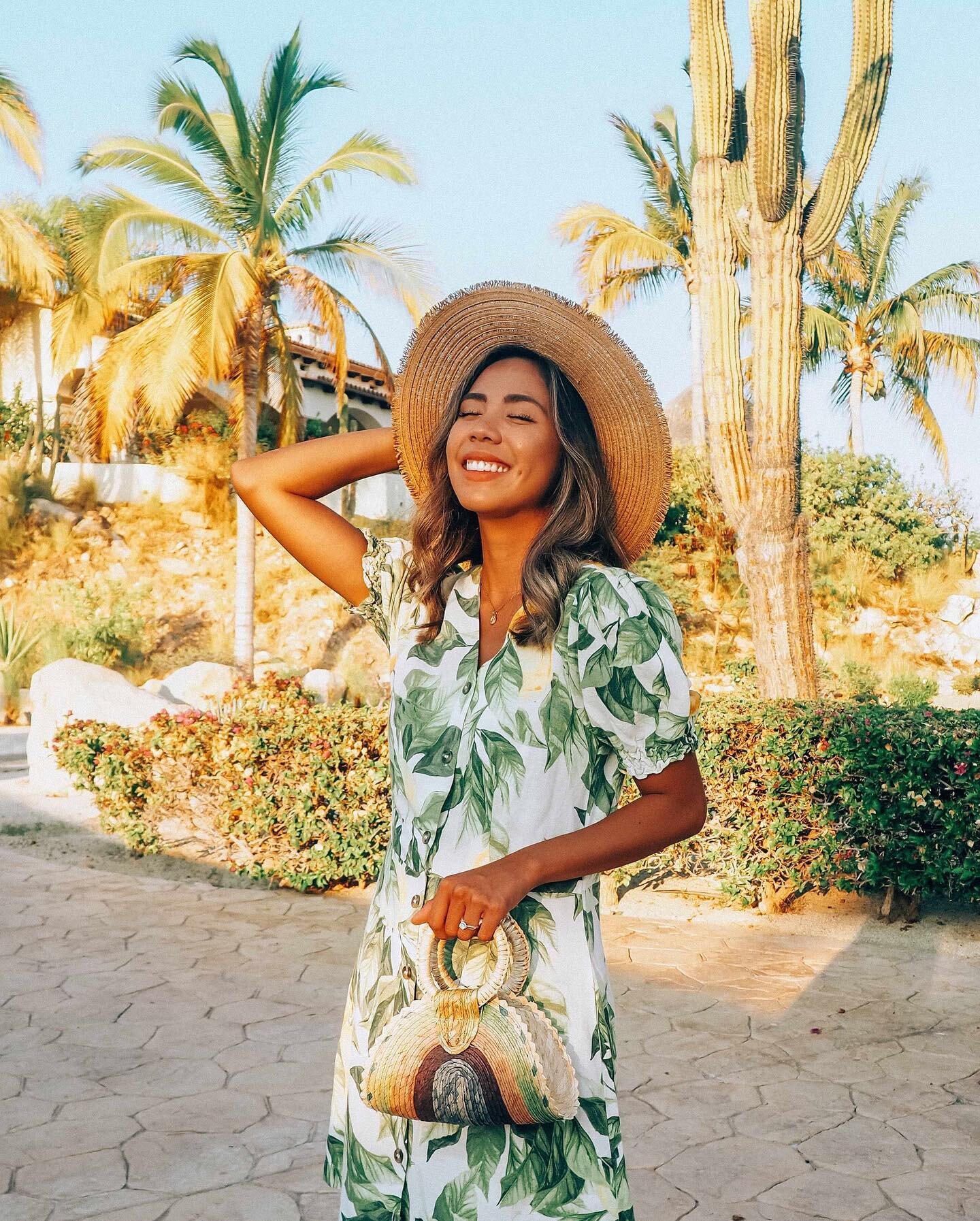 Wondering what to wear on your next tropical vacation? 🌴💛🌵Packing easy to throw-on clothes means less time spent getting dressed and more time for fun! 

From comfortable sightseeing looks to resort-style outfits, check out 6 ready-to-go vacation 