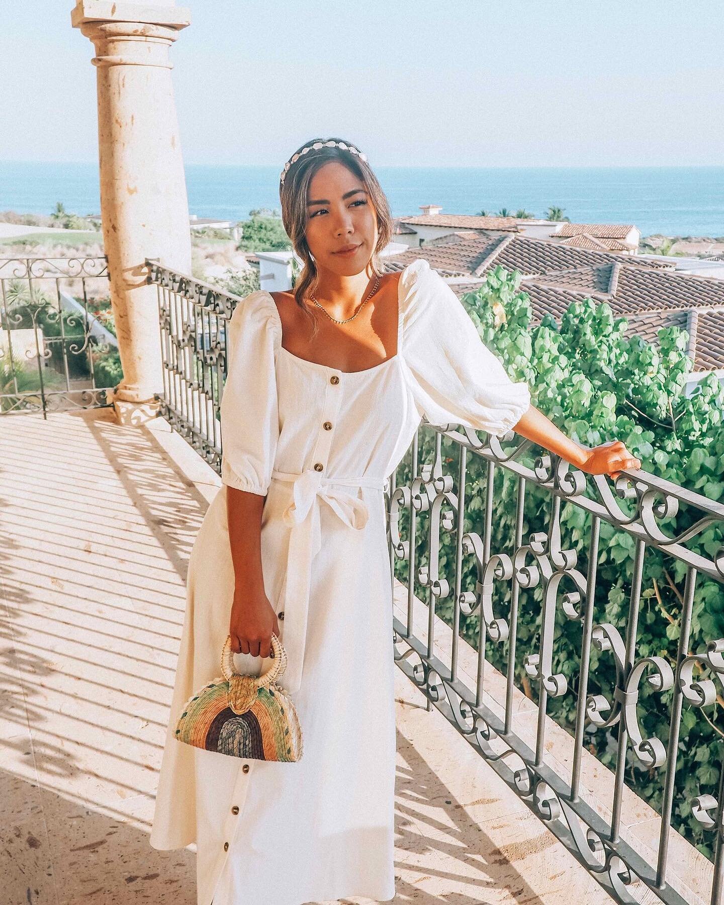 Looking &quot;extra&quot; is part of the vacation experience. I mean, where else am I going to wear this long white dress with big puff-sleeves? 🤷🏻&zwj;♀️😆🌴

Shop the look on my latest style blog! 😊 Link in bio. 

//⁣⁣⁣⁣⁣⁣⁣⁣ 
⁣⁣⁣⁣⁣⁣⁣⁣
#dametrave