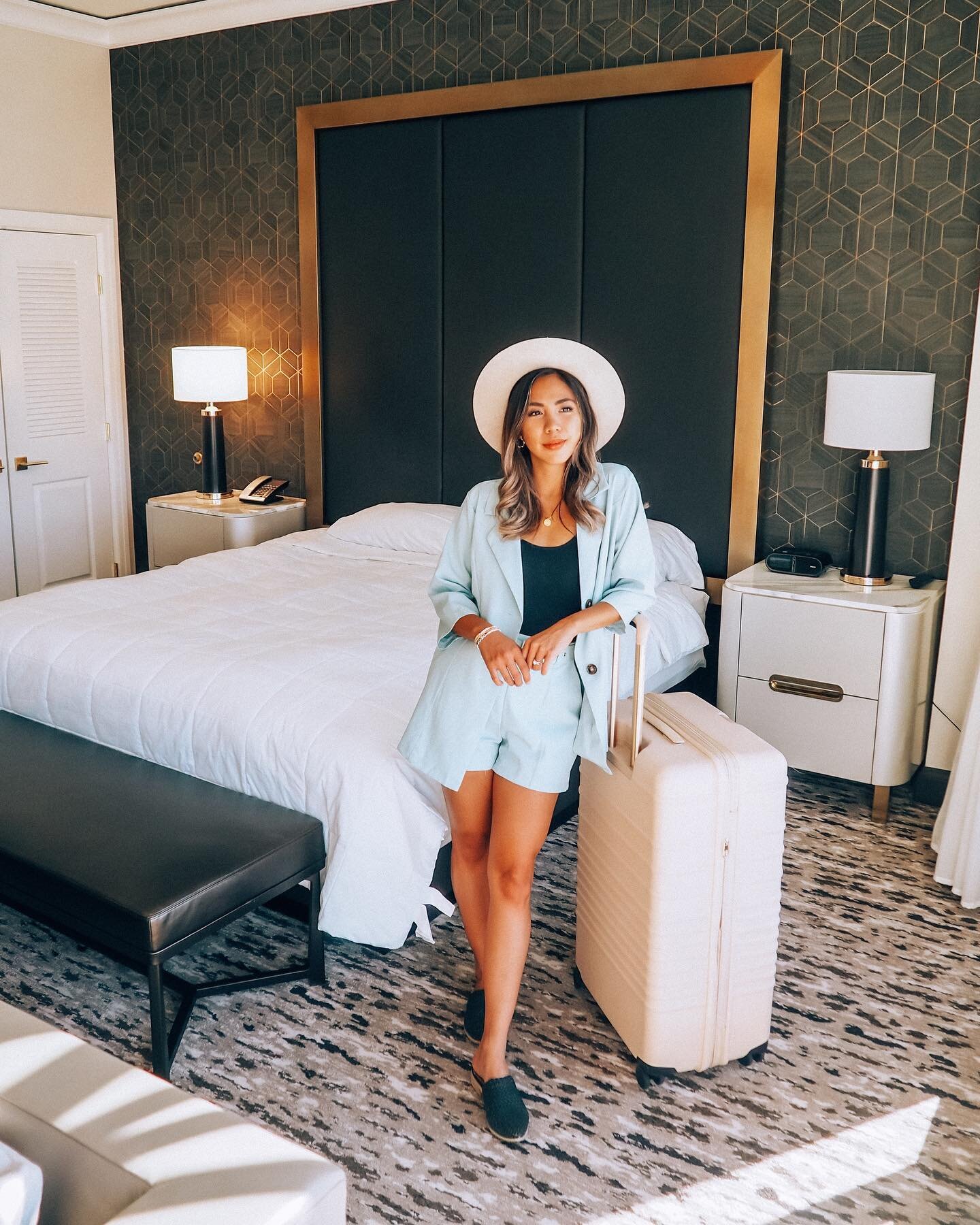 A relaxing and refreshing experience is just around the corner. ☺️💕 #StaCation 

I went on a little weekend getaway at @palacestation. The hotel recently remodeled their suites and they are absolutely gorgeous, and quite cozy!

I loved the spa-like 