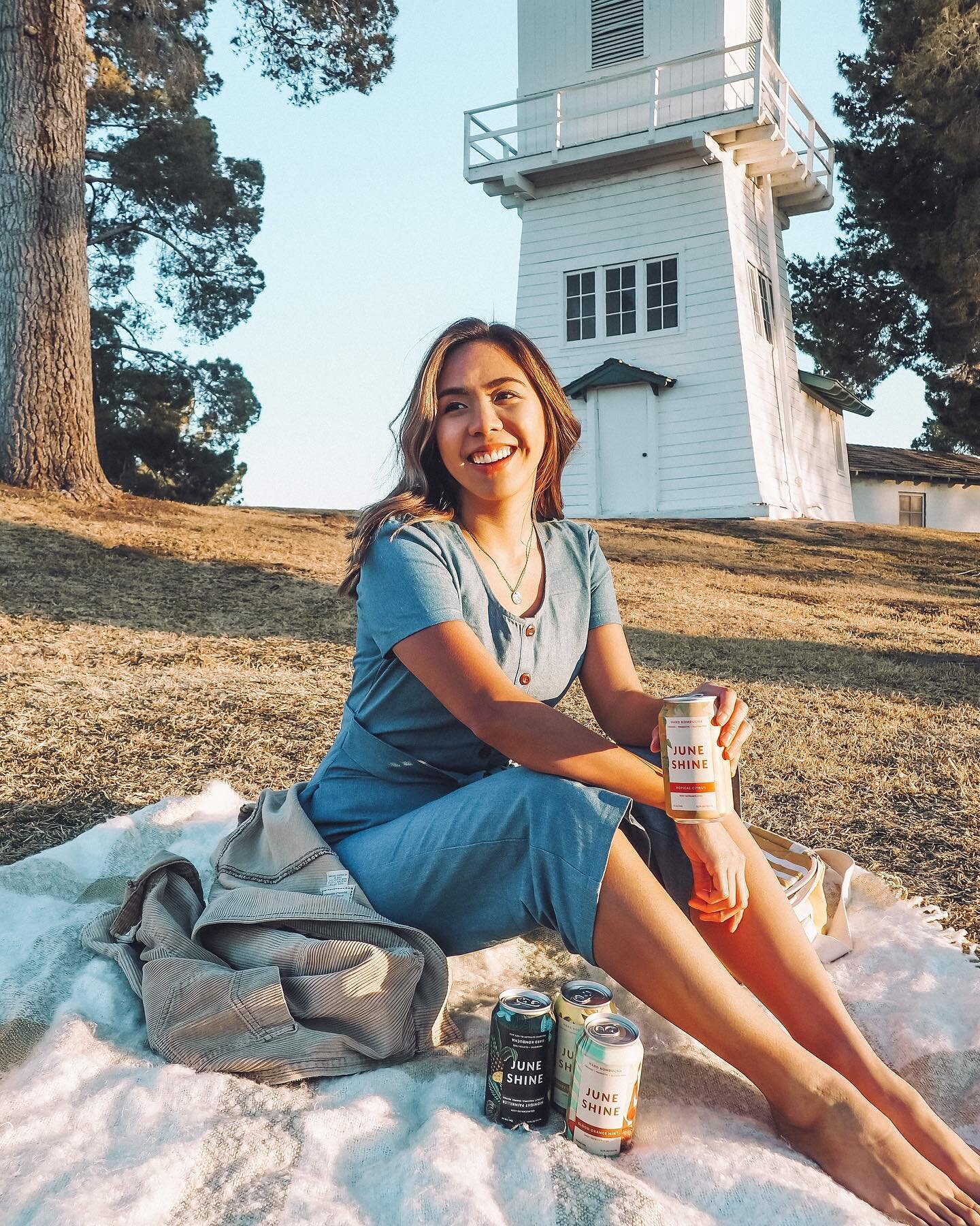 Ready for more sunset picnics and refreshing hard kombucha. 🍻 @juneshineco
☀️ organic
☀️ 6% ABV
☀️ probiotics
☀️ real fruits