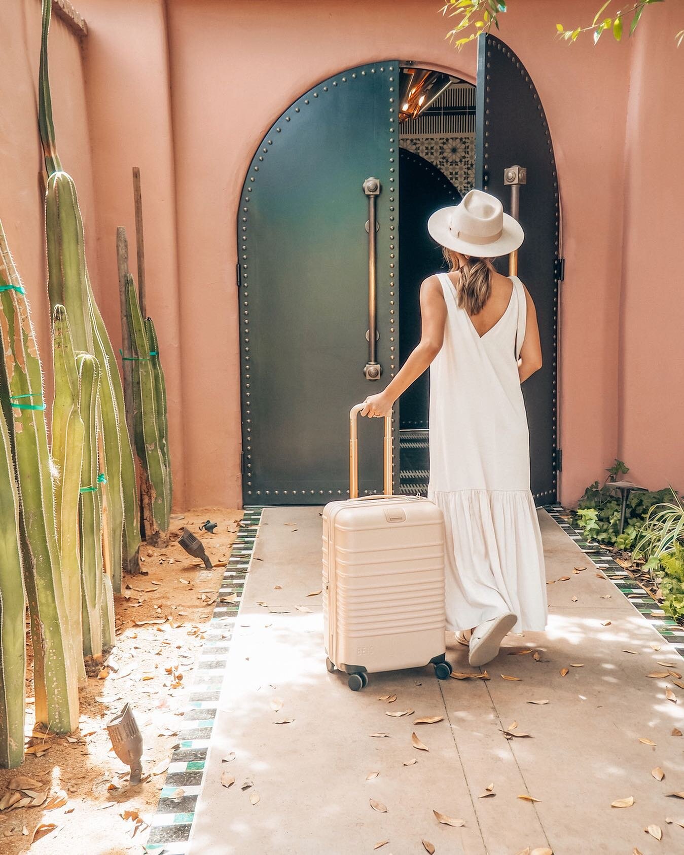 Styling Tips For a Picture-Perfect Palm Springs Trip — When She Roams