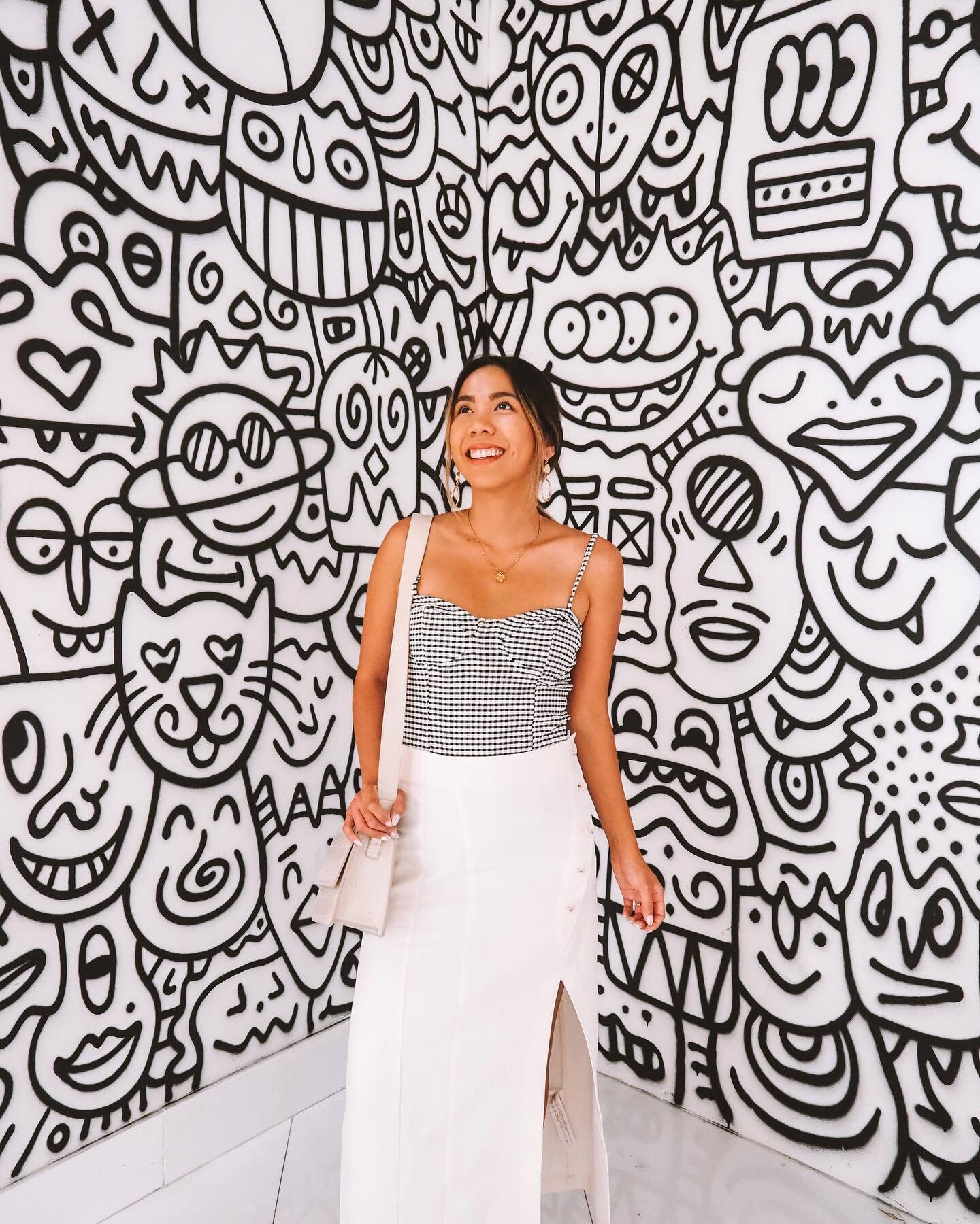 Explore one of my favorite places to visit for creative inspiration @fashionshowlv! 💕🌈🦋🎨

Which is your favorite art installation? 
A. &ldquo;Pretty In Ink&rdquo;
B. &ldquo;Heartfullness Vegas&rdquo;
C. &ldquo;Be Kind to Bugs&rdquo;
D. &ldquo;Col