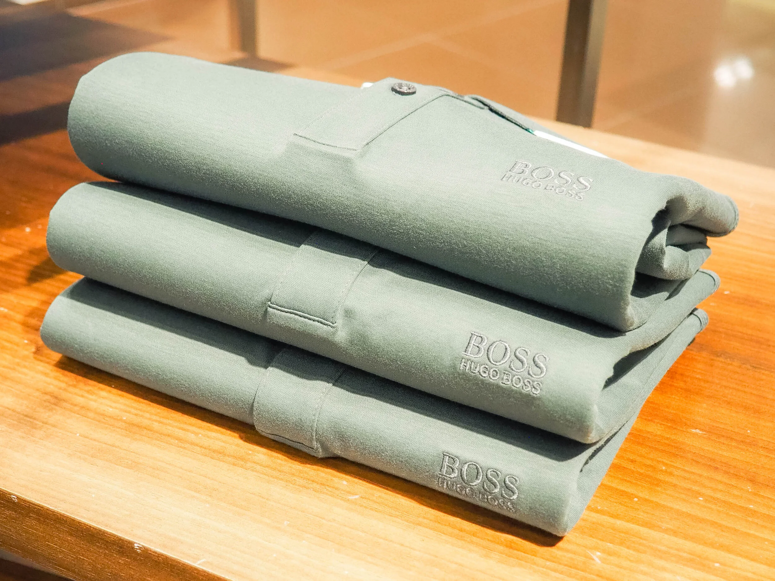 Hugo boss discount forum shops