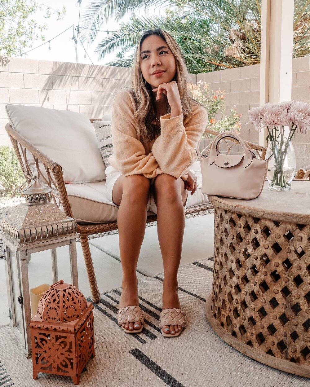 🧡🌸 Loving this mini version of the iconic and timeless @longchamp Le Pliage. It&rsquo;s perfect for me to roam around with this spring! Available at @theforumshops. 

//

#springoutfit #longchamp #longchamplepliage #crossbodybag #minibag #lasvegasb