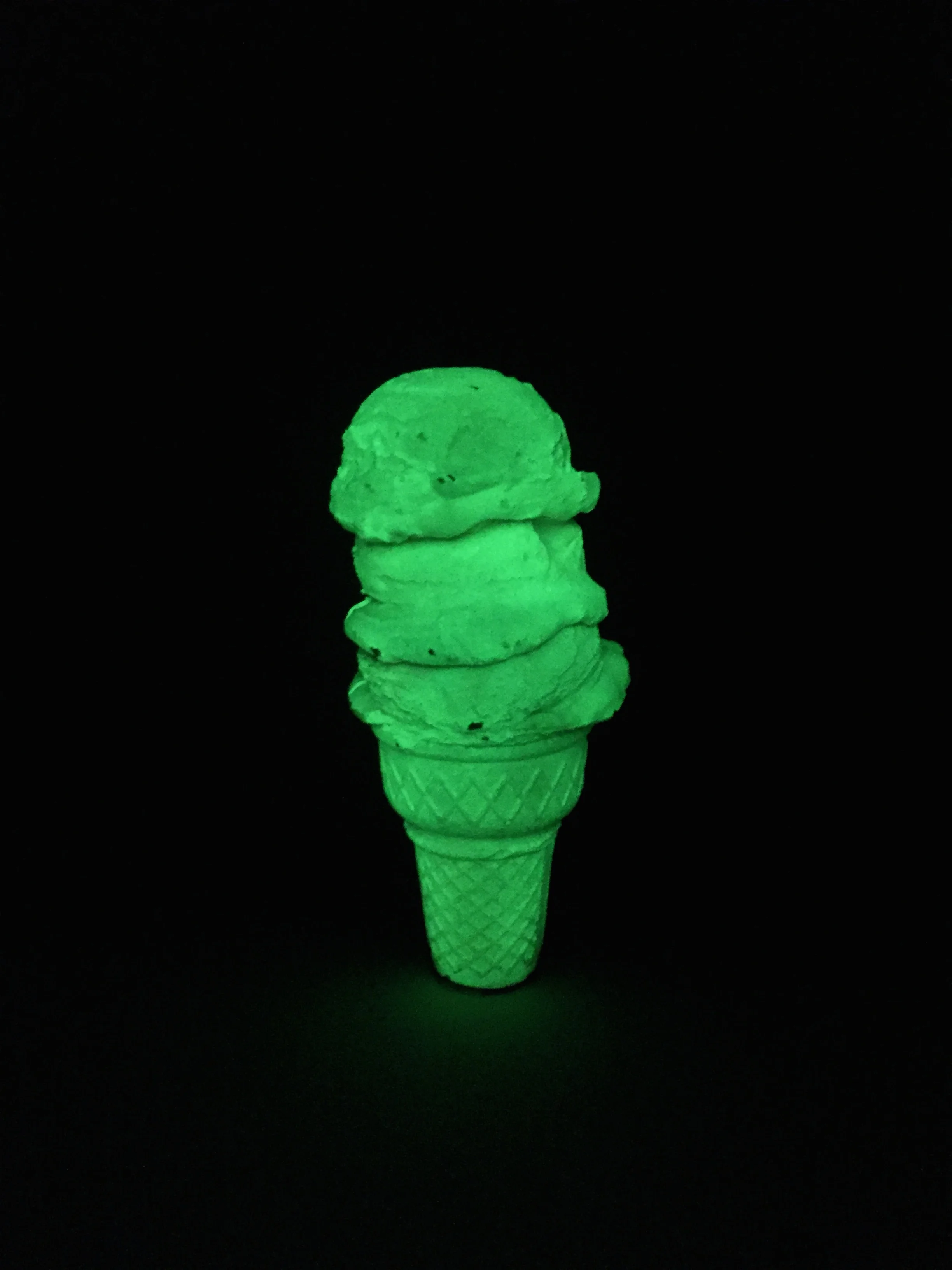 25.JJolyStoreGlowinthedark.jpg