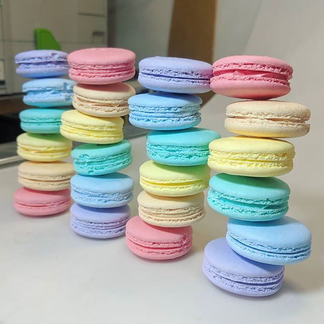 More development on the macaroon front! These precariously balanced stacks are going to be a wall sculpture. Another special custom piece for @poon.glacier .
.
.
.
.
#macaroon #sculpture #custom #macaroons #display #jourdanjoly #art #fakefood #foodar