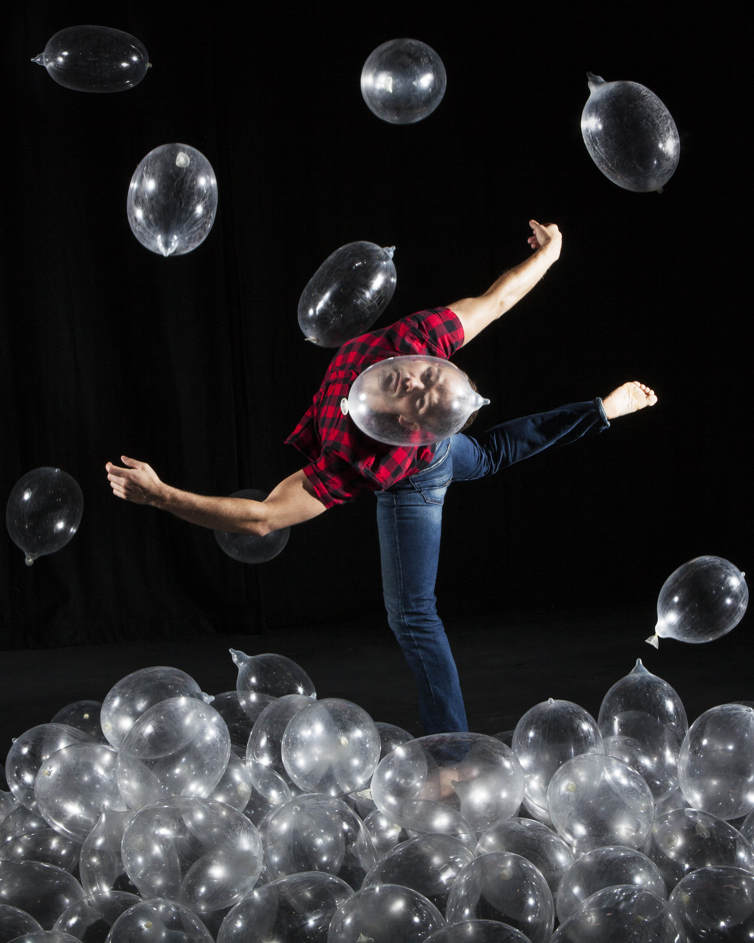 Photo: Maria Falconer. Dancer: Vince Virr. 