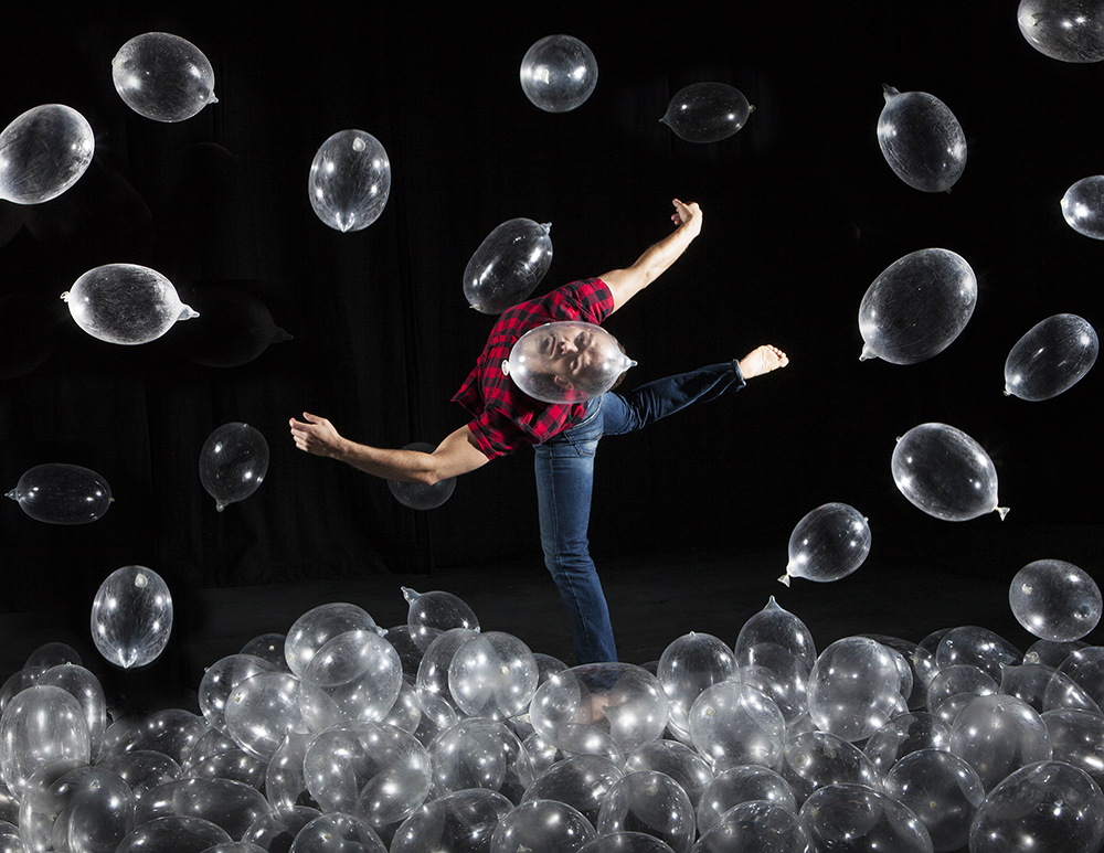 Photo: Maria Falconer. Dancer: Vince Virr. 