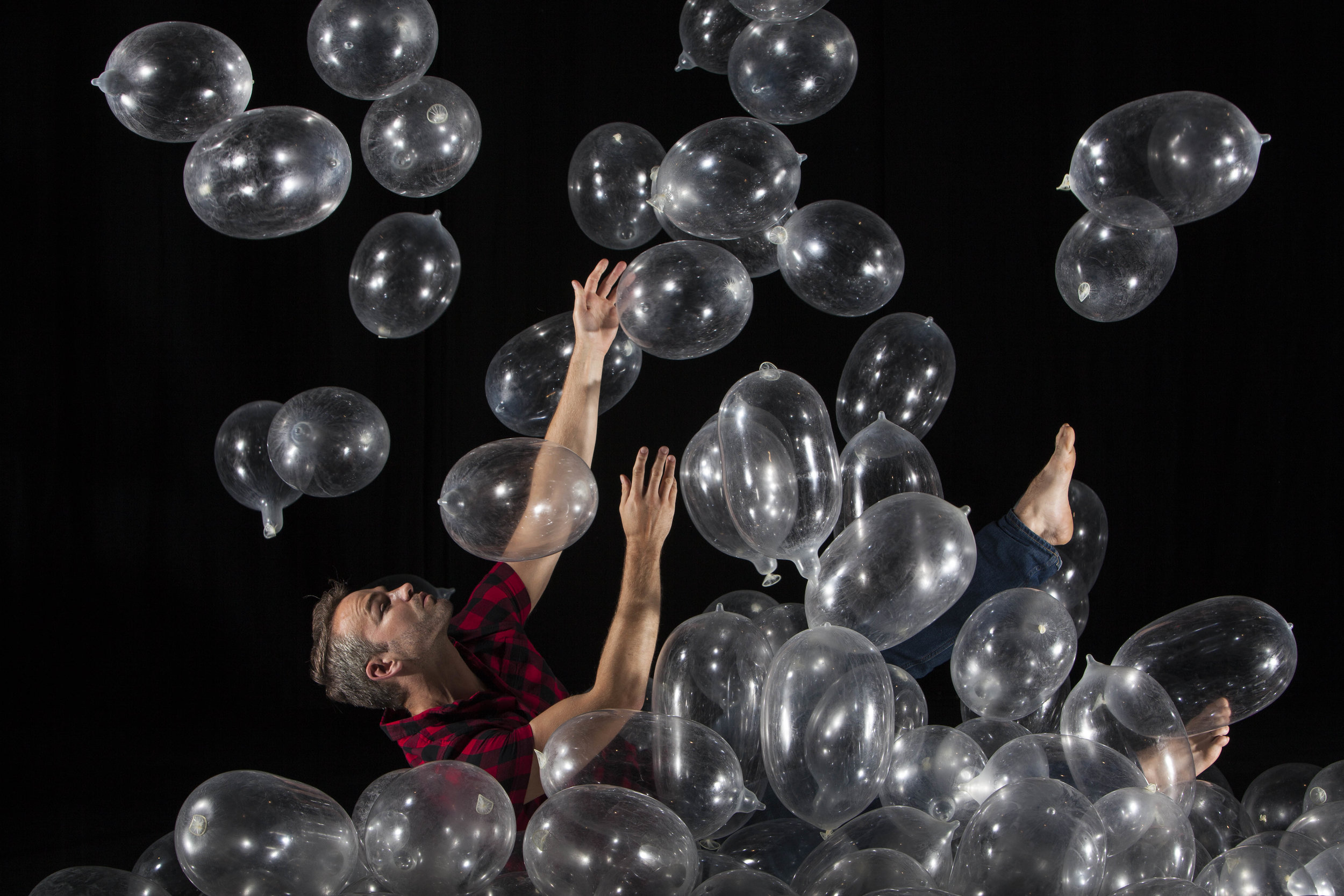 Photo: Maria Falconer. Dancer: Vince Virr. 