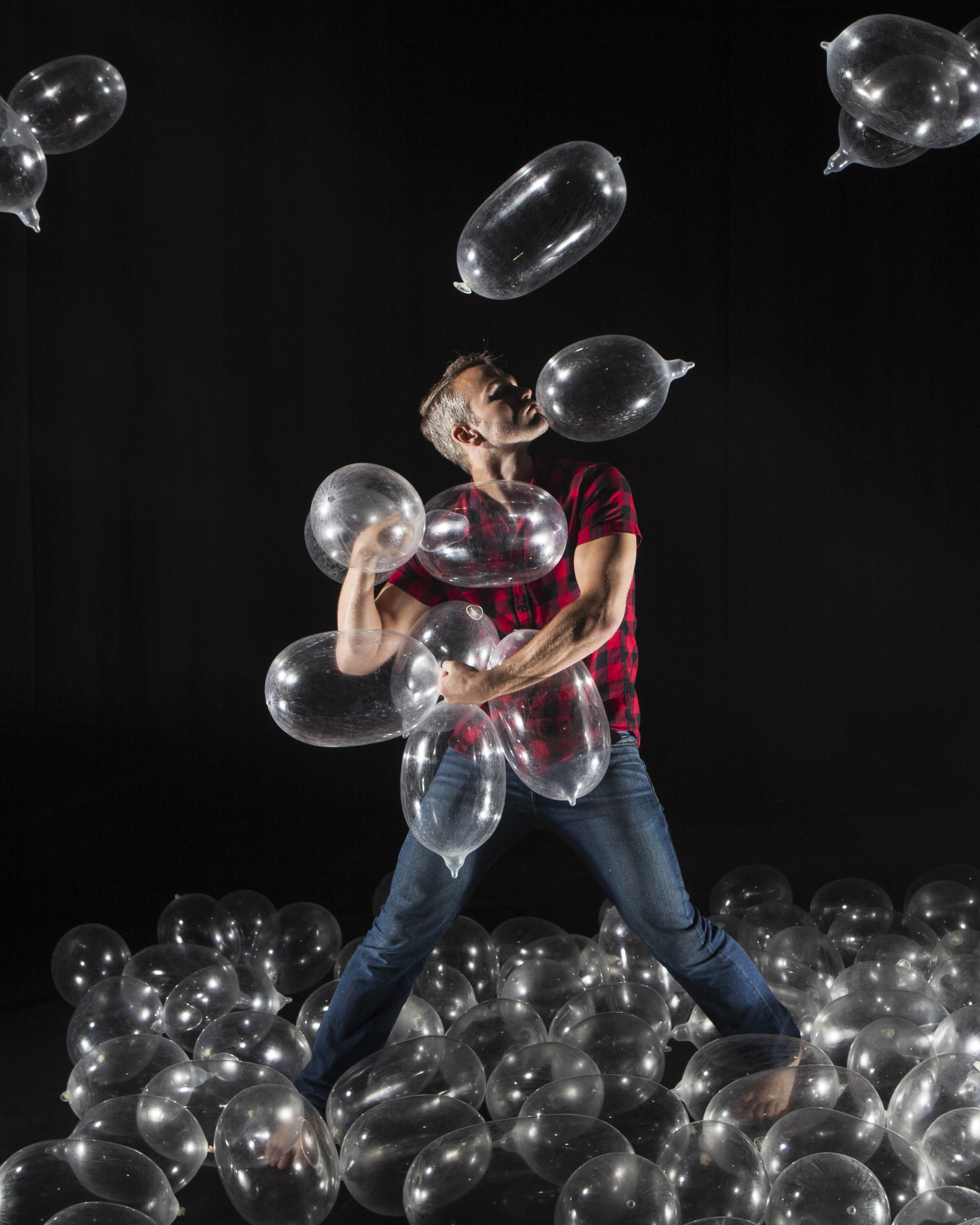Photo: Maria Falconer. Dancer: Vince Virr. 