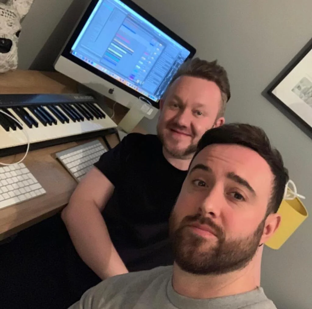 Episode 27: Finding Your Feet - With special guest, singer Mark Franks from The Overtones!