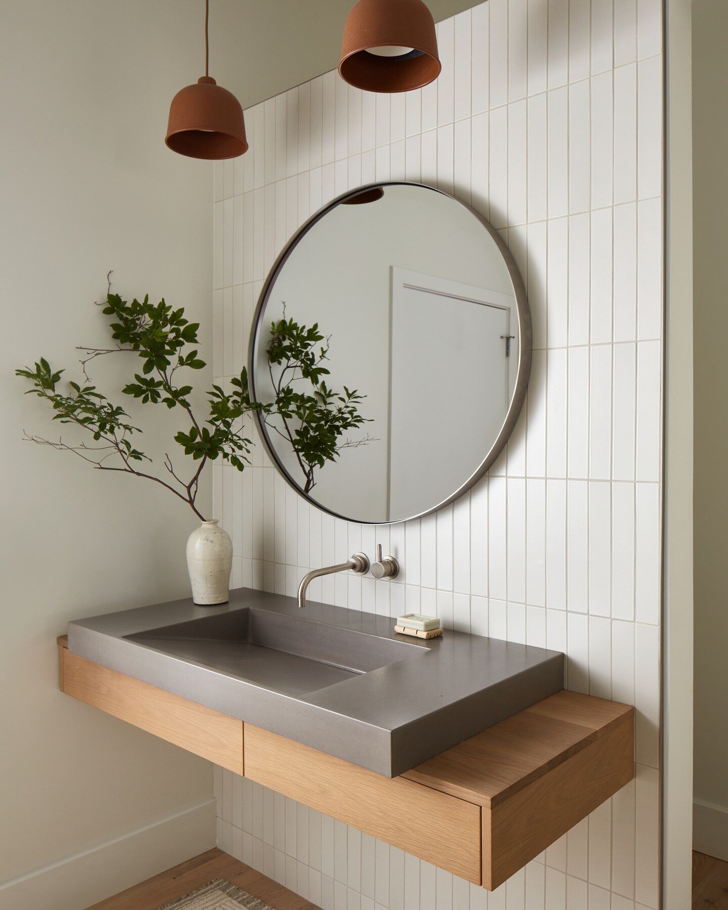 Bathroom goals throughout the whole house.⁠
⁠
Design: @foreground_design⁠
Architect: @ambitarchitecture⁠
Styling: @kristihunter⁠