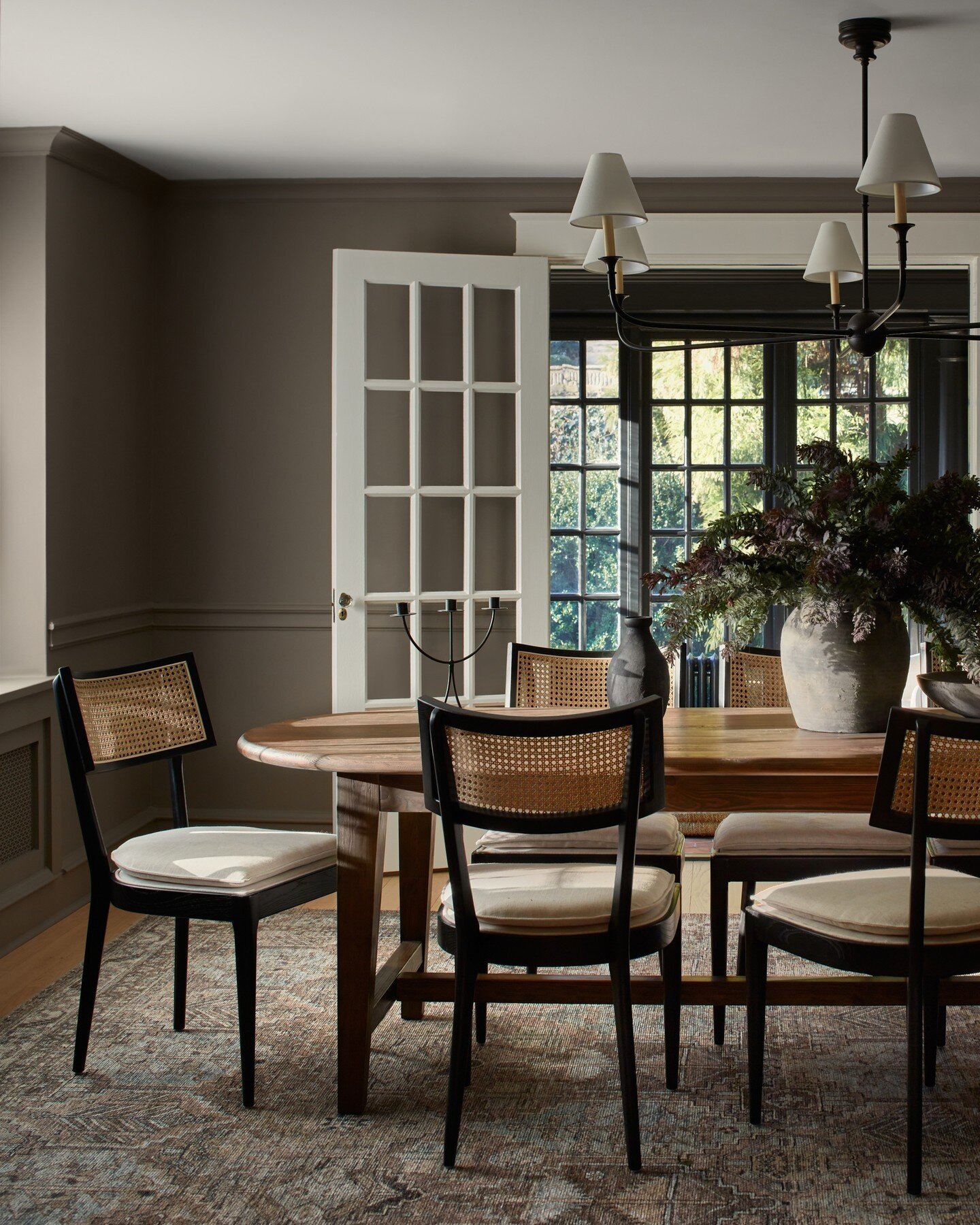 Dining room and sun room⁠
⁠
Design: @far_studio_⁠
Styling: @kristihunter