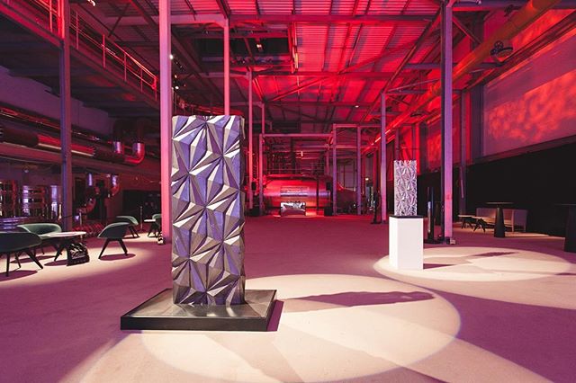 Fabulous lighting for the Greenwich Peninsula Conrad Shawcross launch produced by Timebased.
#eventprofs #events #eventphotography #IGLondon #theopticcloak #greenwichpeninsula #London #red #architecture