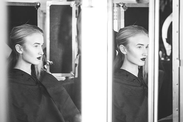 Another backstage beauty at Nicholas Oakwell Couture AW16. See more photo highlights from the event at suziejay.com
#eventprofs #events #eventphotography #IGLondon #London #claridges #nicholasoakwell #fashion #fashionshow