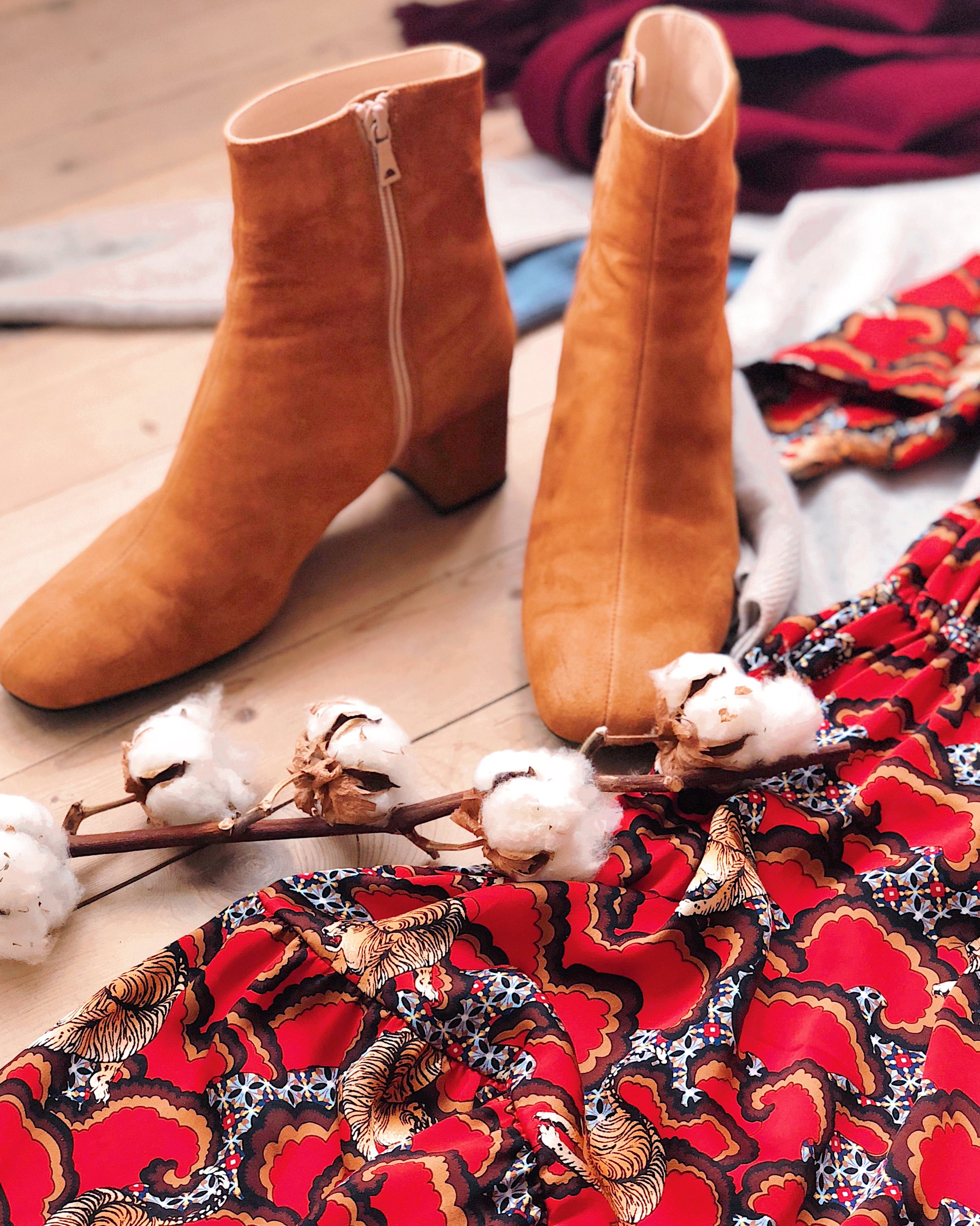 The printed, red dress from Sandro Paris was found via Vestiaire Collective, while the boots from Notabene were purchased via Tradono. Cashmere knits and scarf (in the background) are flea market finds.