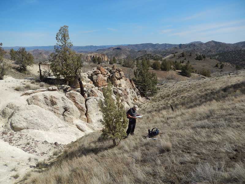  Checking the map at the Big Muddy Rogaine, central Oregon. 