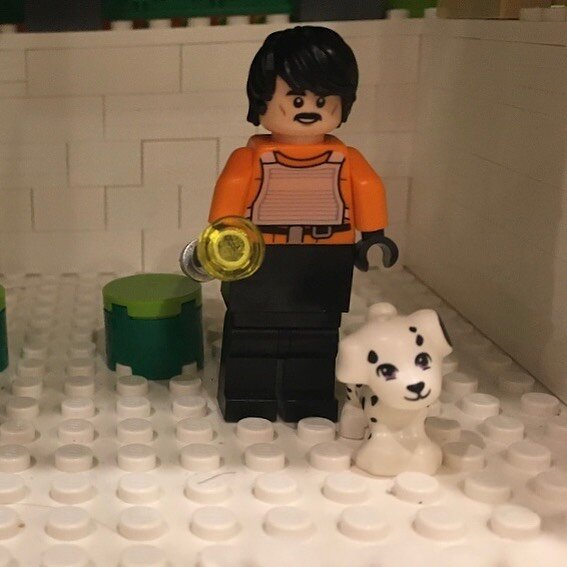 I was alerted by a friend that the Moonie dog in this LEGO construction got cut out on my previous post. #mustsee #masonbuttle