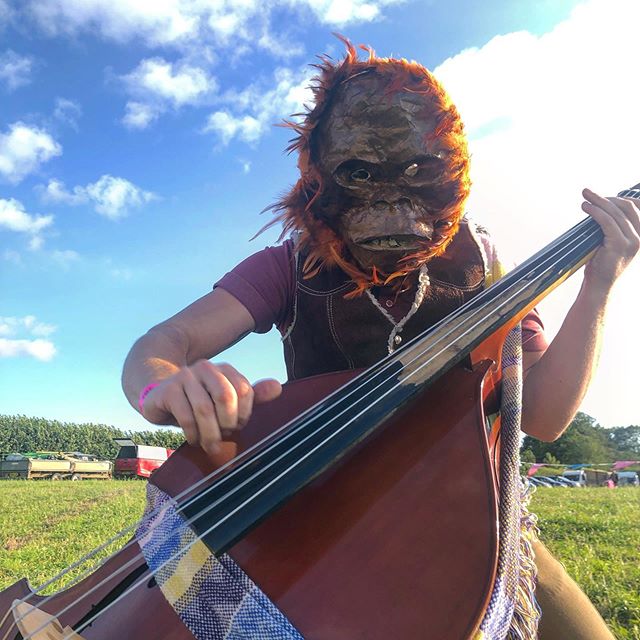 Orangutan ( @joshuajamesjackson ) slappin bass at @rollrightfayre In Oxfordshire, UK, earlier this month. Someone make a meme of this or something...