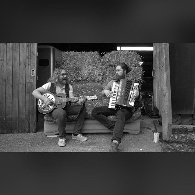 Triple J and his main squeeze ( @joshuajamesjackson / @redbeardthecat at @maverickfestivalsuffolk , still from a video by @billjacksonfoto )