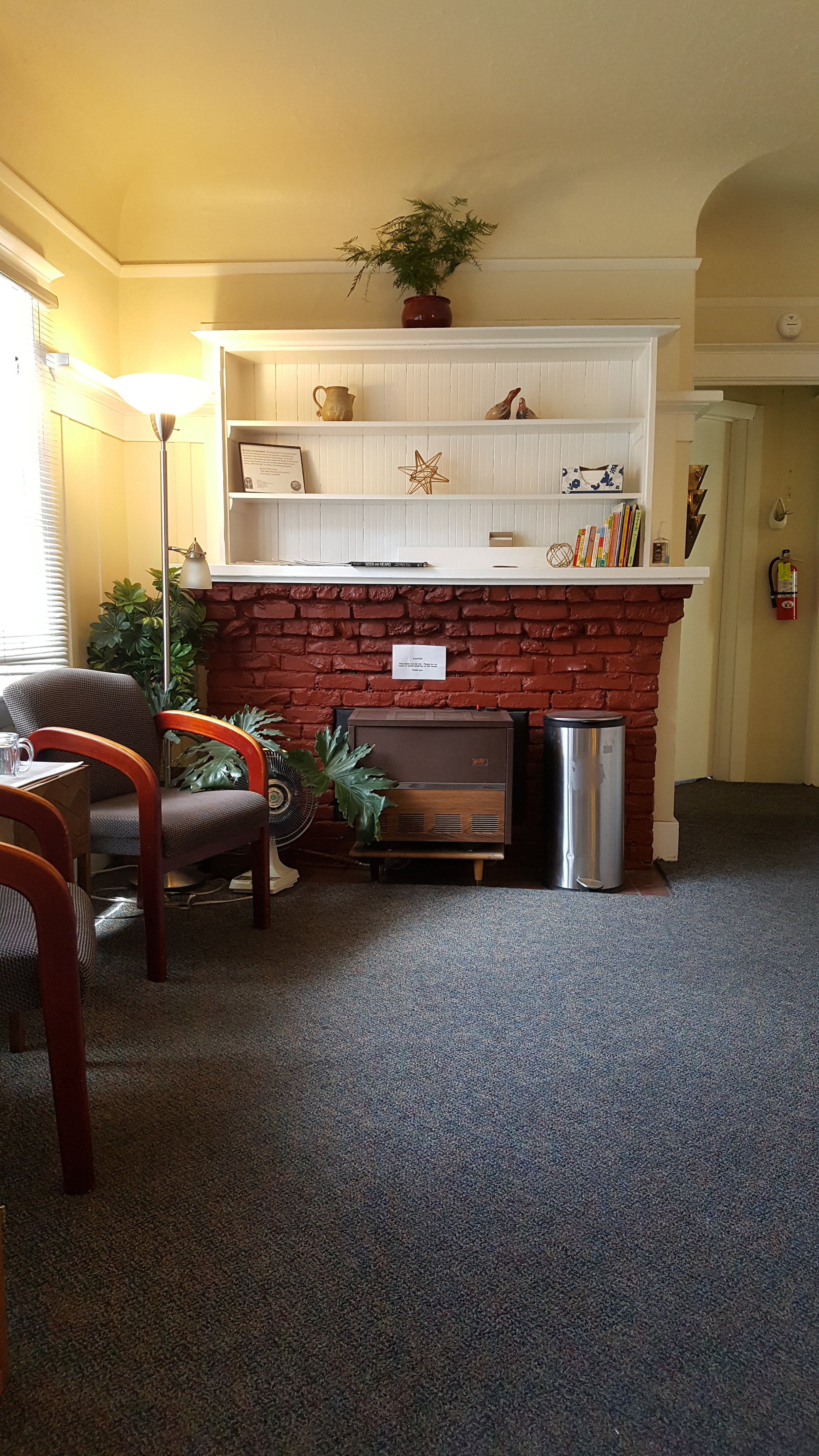 Waiting room 3.jpg