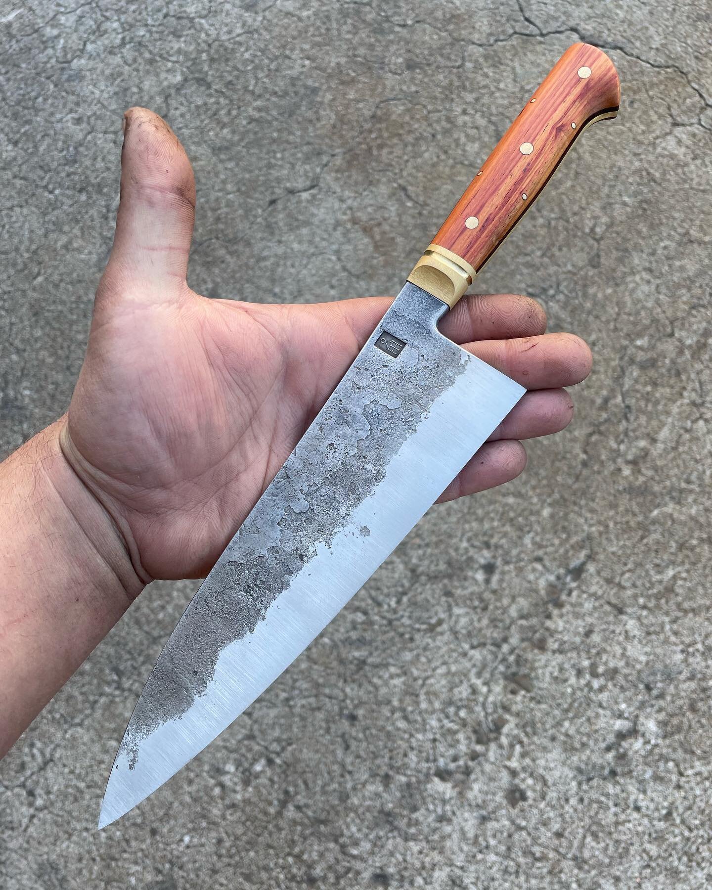 AVAILABLE:  8&rdquo; chefs knife in 52100 carbon steel with brass frame tang and bolster, tulip rosewood scales, micarta spacers and brass corby bolts and pins. DM for info. 

#carbonsteel #kitchenknife #handforged #handforgedknife  #madeinoakland