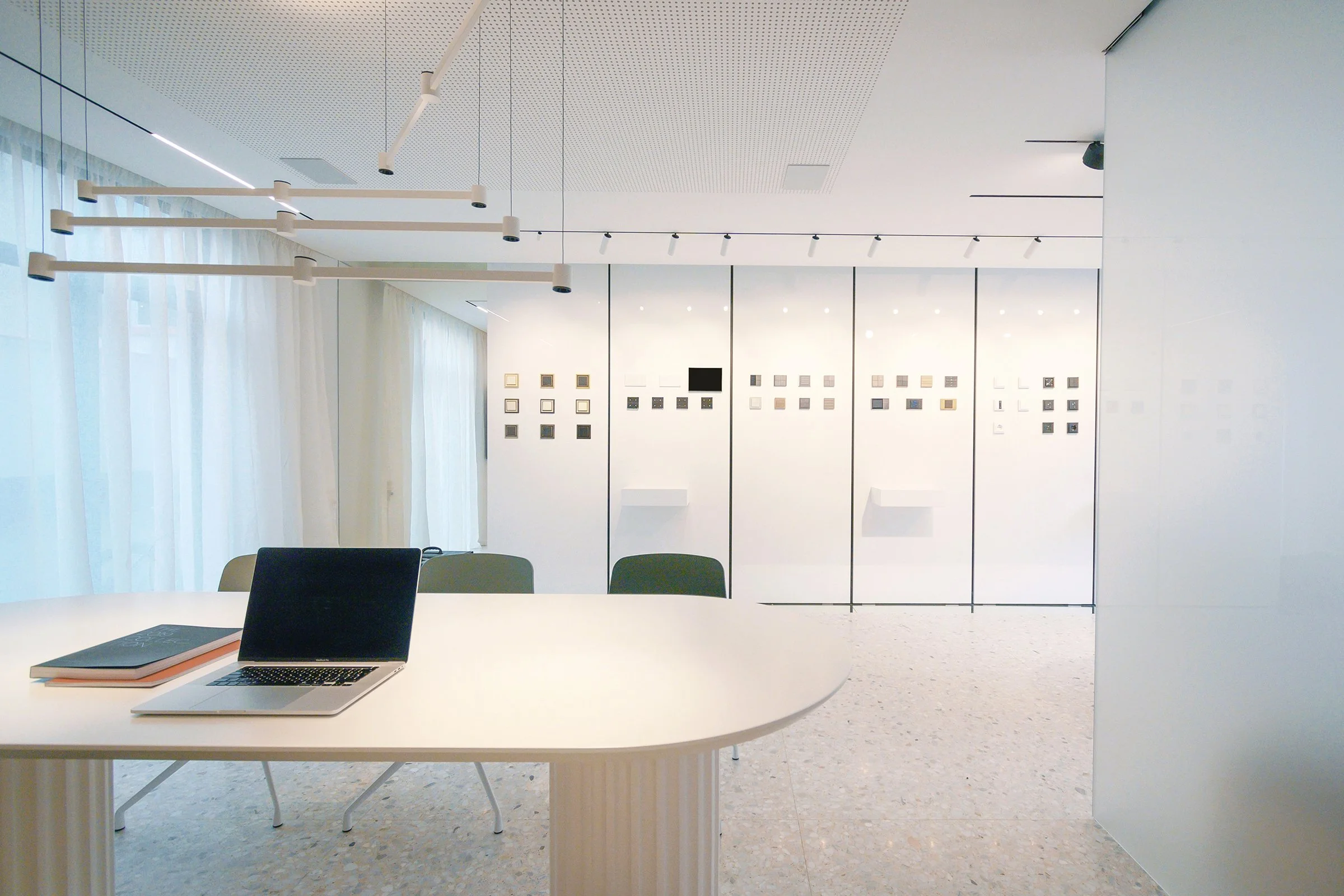 Showroom 3.jpg