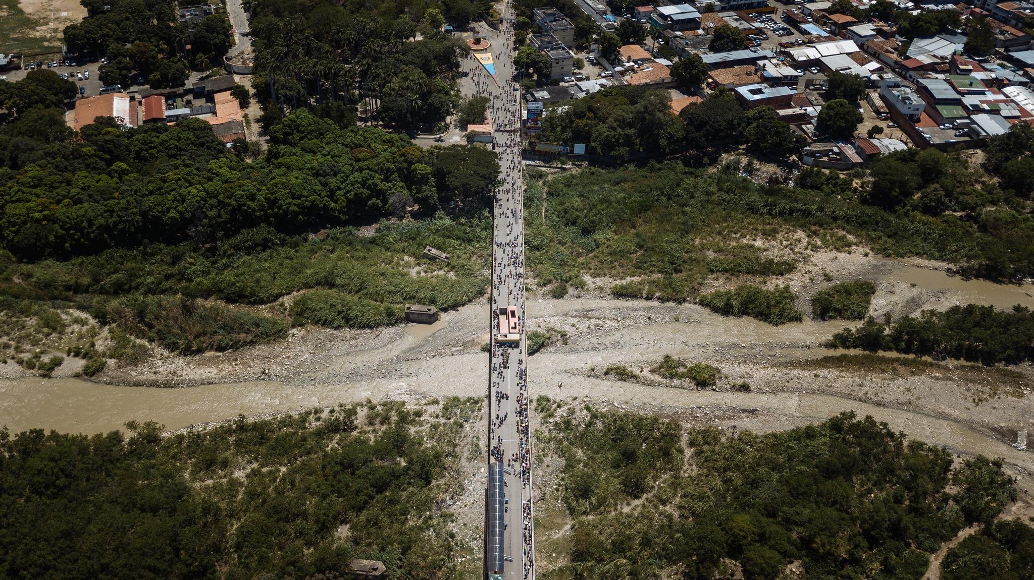 Caminantes, as millions of Venezuelan walkers are known, trek along South American highways, cross mountain ranges where temperatures dip below zero and move across low arid lands where temperatures soar to 40 degrees. Political instability, economi