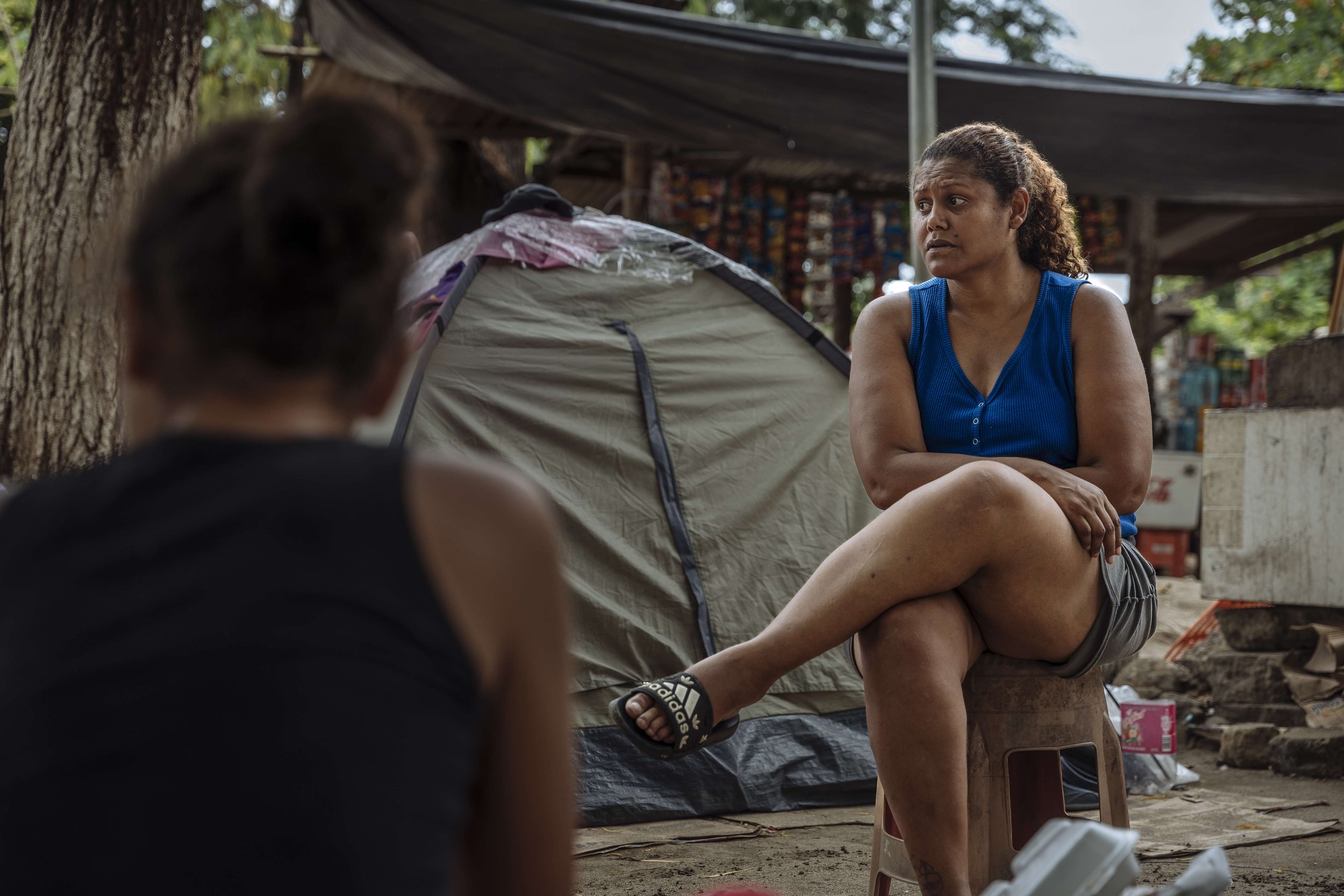 Grisel embarked on a journey from Venezuela with her 13-year-old daughter, in search of a better future in the north. “The situation in Venezuela is critical,” she explains. “Health, education and food supplies are in total crisis.” Her son had alre