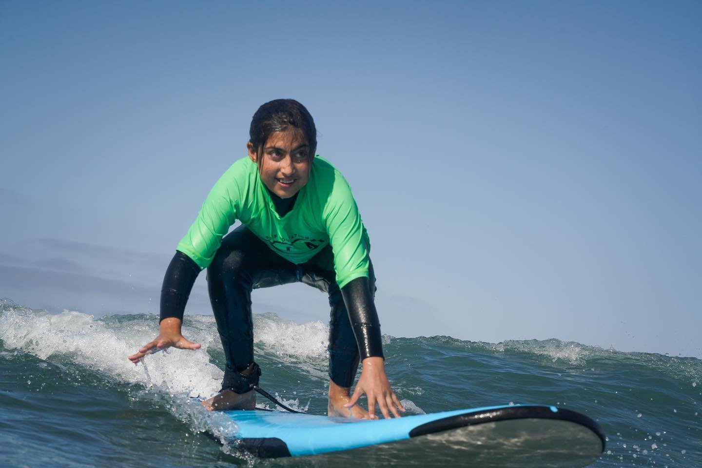 Do you remember your first wave? There&rsquo;s nothing quite like it 🤯 📷 @waterworkmedia 
Join @surfeducationacademy for summer Surf Camp 🤙
#learntosurf #firstwave #surfcamp #summertime
