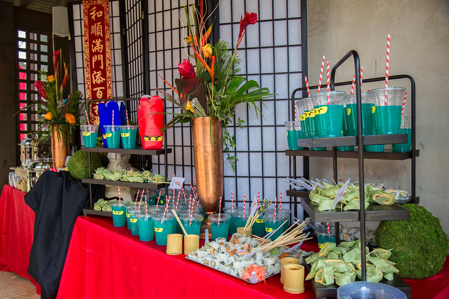Food table set-up provided by Fresh Cut.