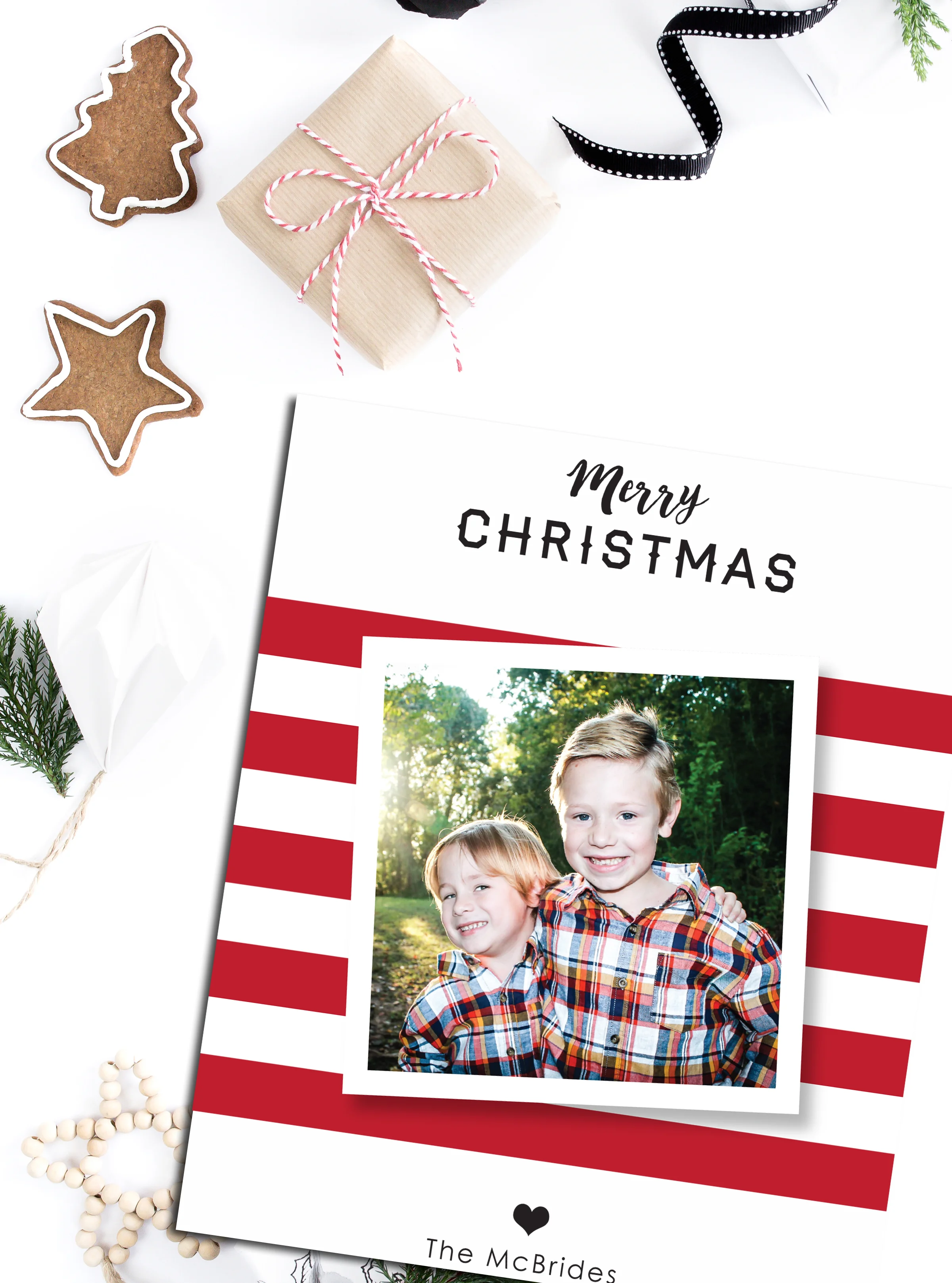 Jen, the momma of those adorable boys, knew exactly what she wanted the design of her holiday card to look like - clean and festive. We were both so pleased with the final result!