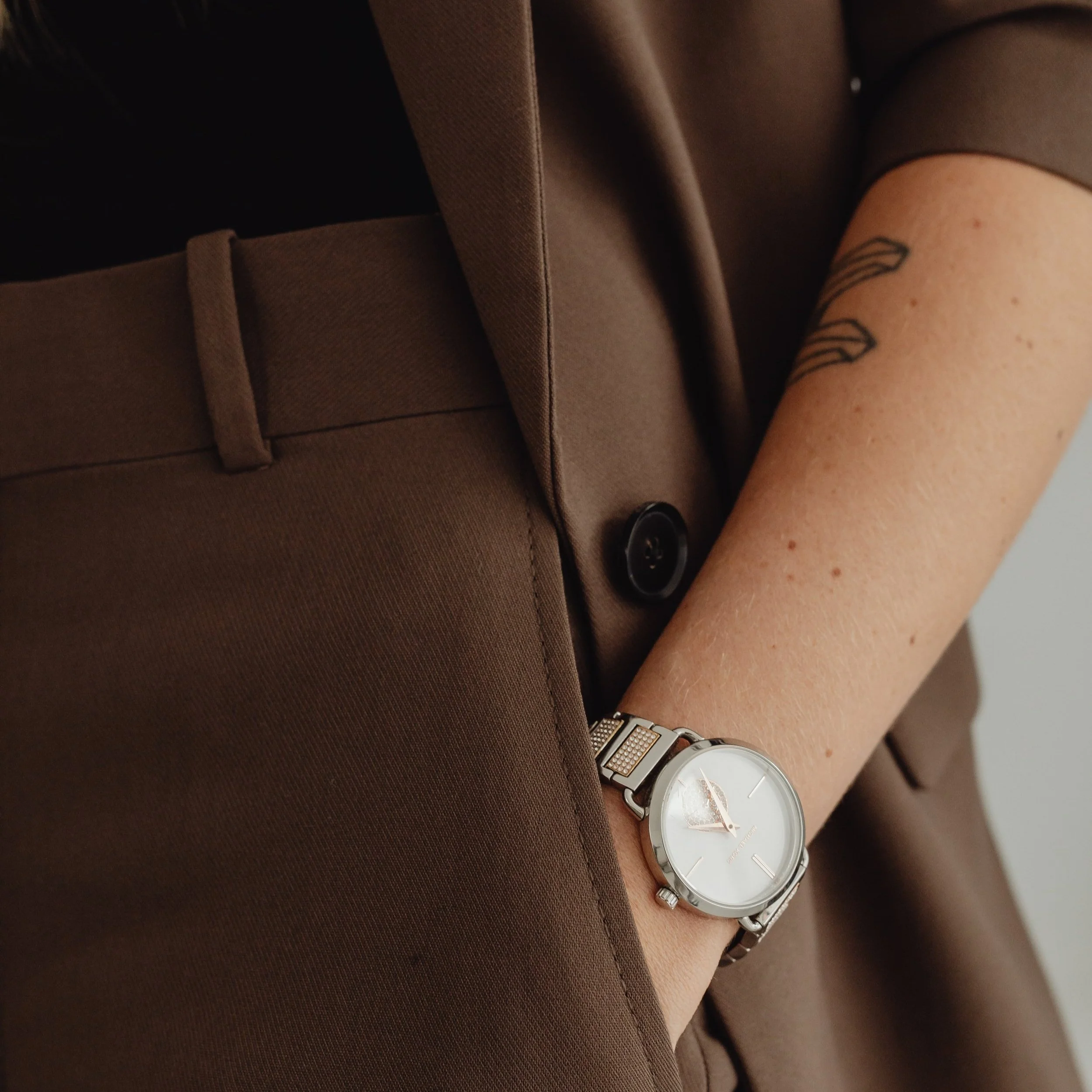 kaboompics_brown-suit-watch-27926.jpg