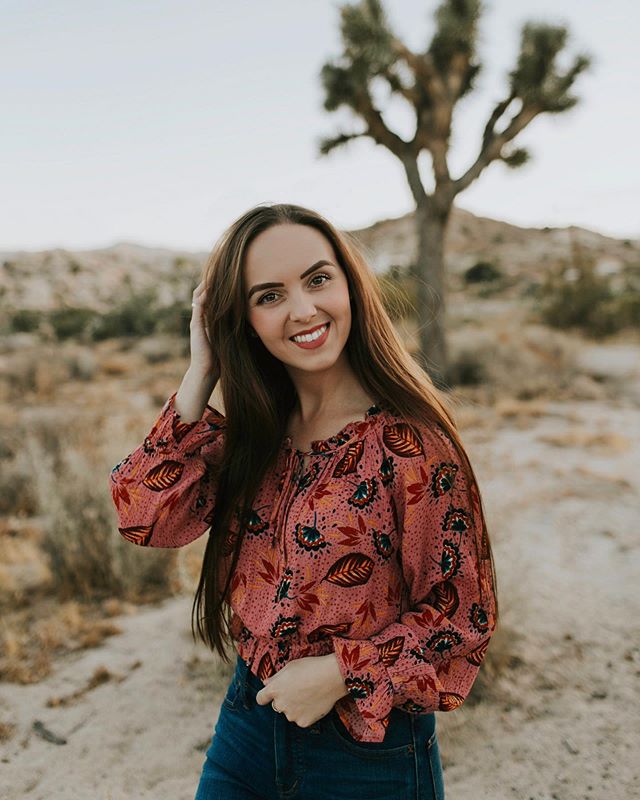 Hey it&rsquo;s me! 🤪

Stayed the night in Yucca Valley where @alx_andra3 and I found this cute boutique called Hoof &amp; Horn. Peep my new shirt 😉

We were hanging outside of our Airbnb and when we came back in, all of the power was out and we onl